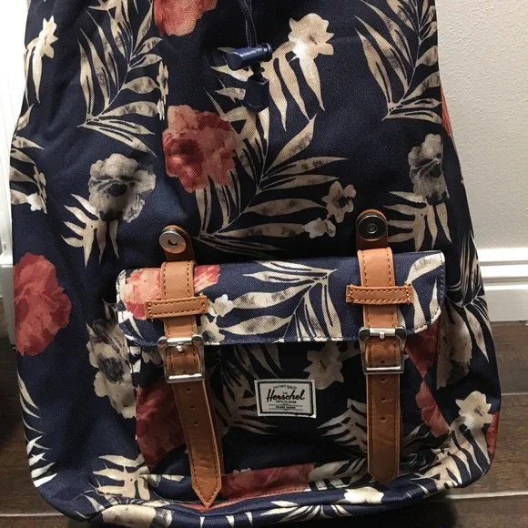 ❤️NWT!!!❤️RARE!!Beautiful Herschel 25L Backpack.Little America.15”Laptop sleeve. - Picture 9 of 17